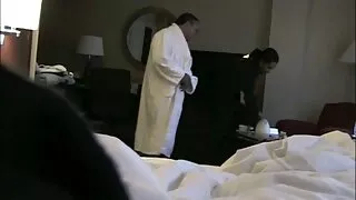 লাল এবং কালো কেশযুক্ ...