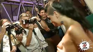 চমকপ্রদ শৃঙ্গাকার বৌ ...