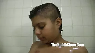 বড় boobs সঙ্গে তৈলা ...