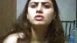 দুই আবেগী স্বর্ণকেশী ...